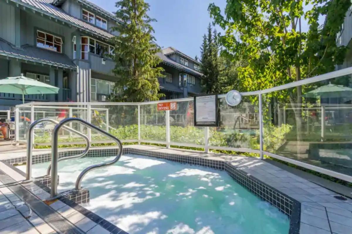 Stunning 2Br W Pool, Hot Tub Walk To Everything! Whistler Exterior photo