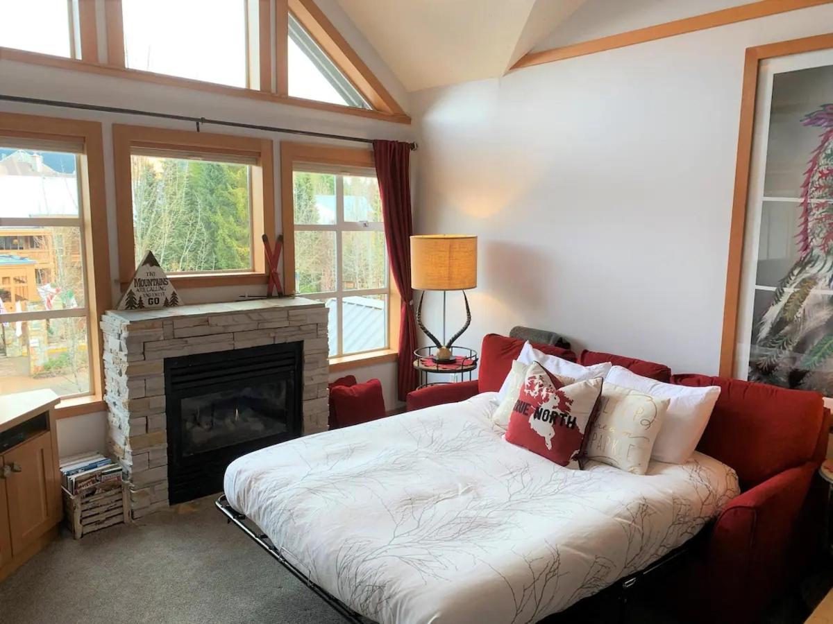 Stunning 2Br W Pool, Hot Tub Walk To Everything! Whistler Exterior photo